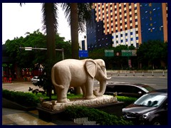 Entrance at the YuTong Hotel.